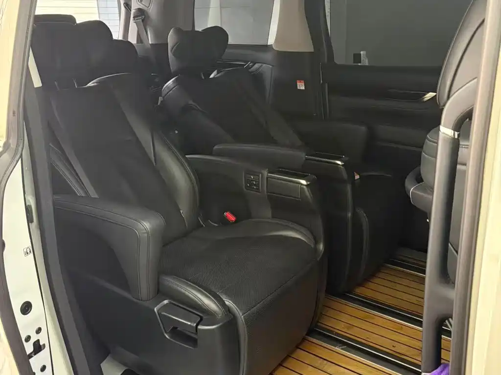 Toyota Vellfire 2023 2.5L HV Luxury