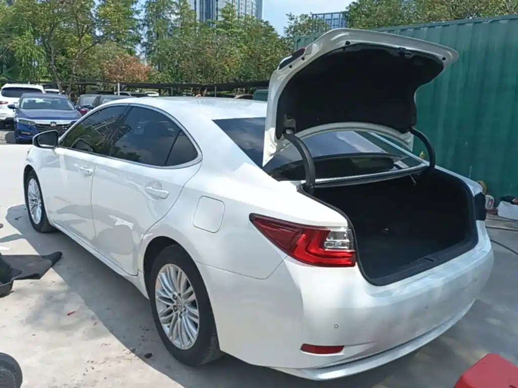 Lexus ES — миниатюра 5