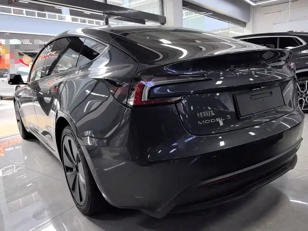 Tesla Model 3 — миниатюра 16