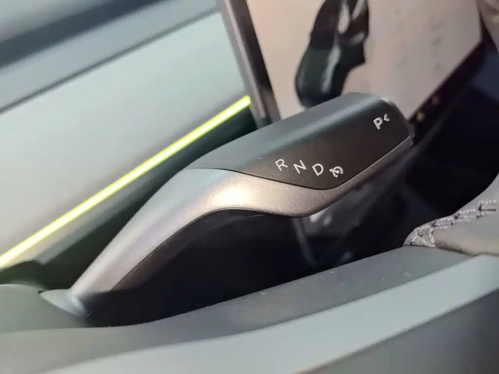 Tesla Model Y — миниатюра 14