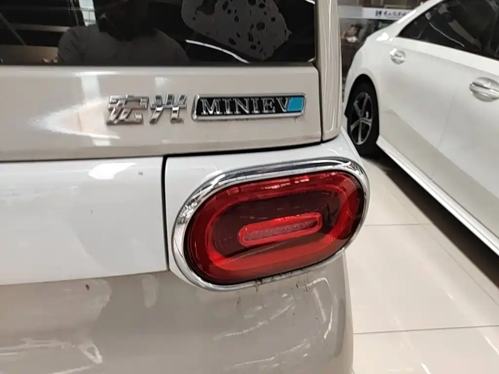 Wuling MINIEV — миниатюра 8