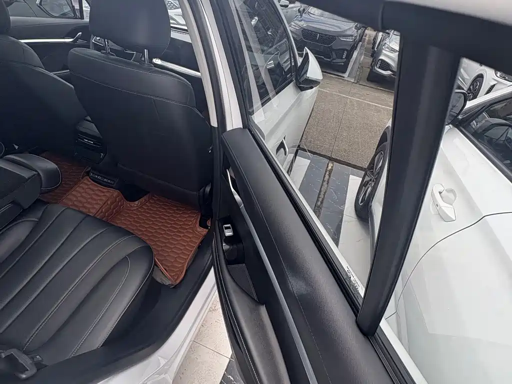Roewe RX5 MAX — миниатюра 10