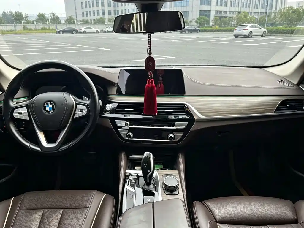 BMW 5 Series — миниатюра 5