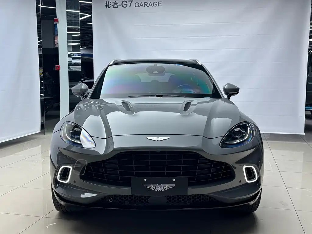 ASTON MARTIN DBX
