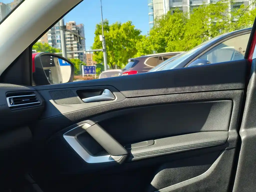 Peugeot 308 — миниатюра 7