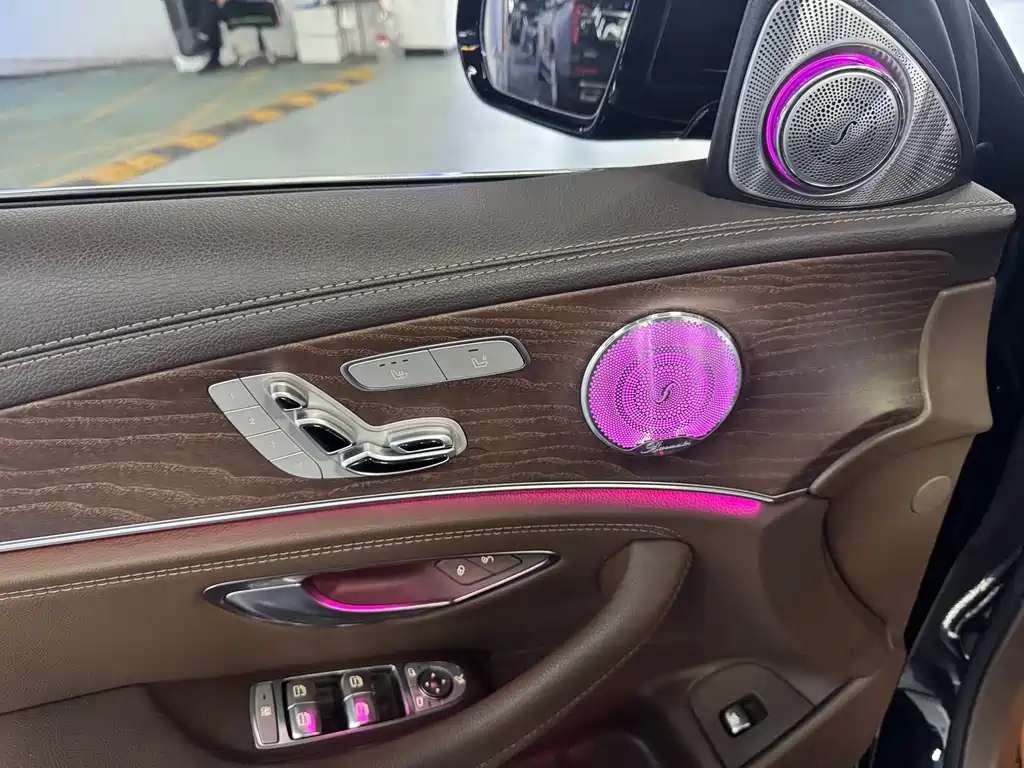 Mercedes-Benz E-Class — миниатюра 7