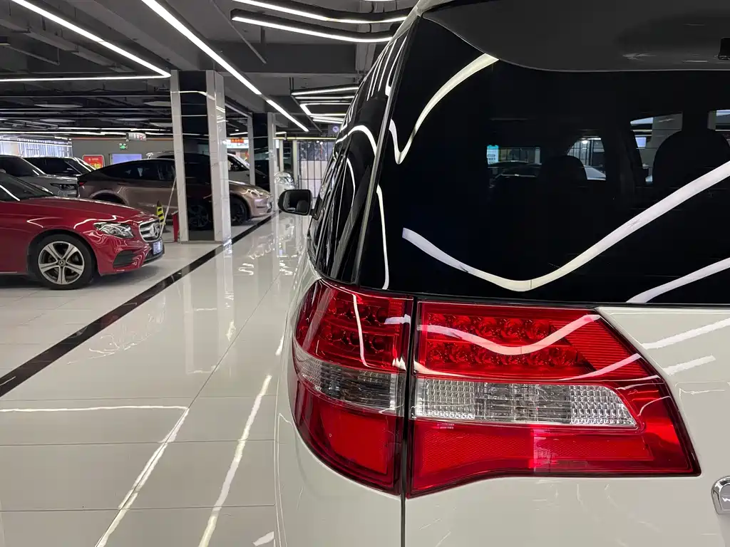BYD M6 — миниатюра 50