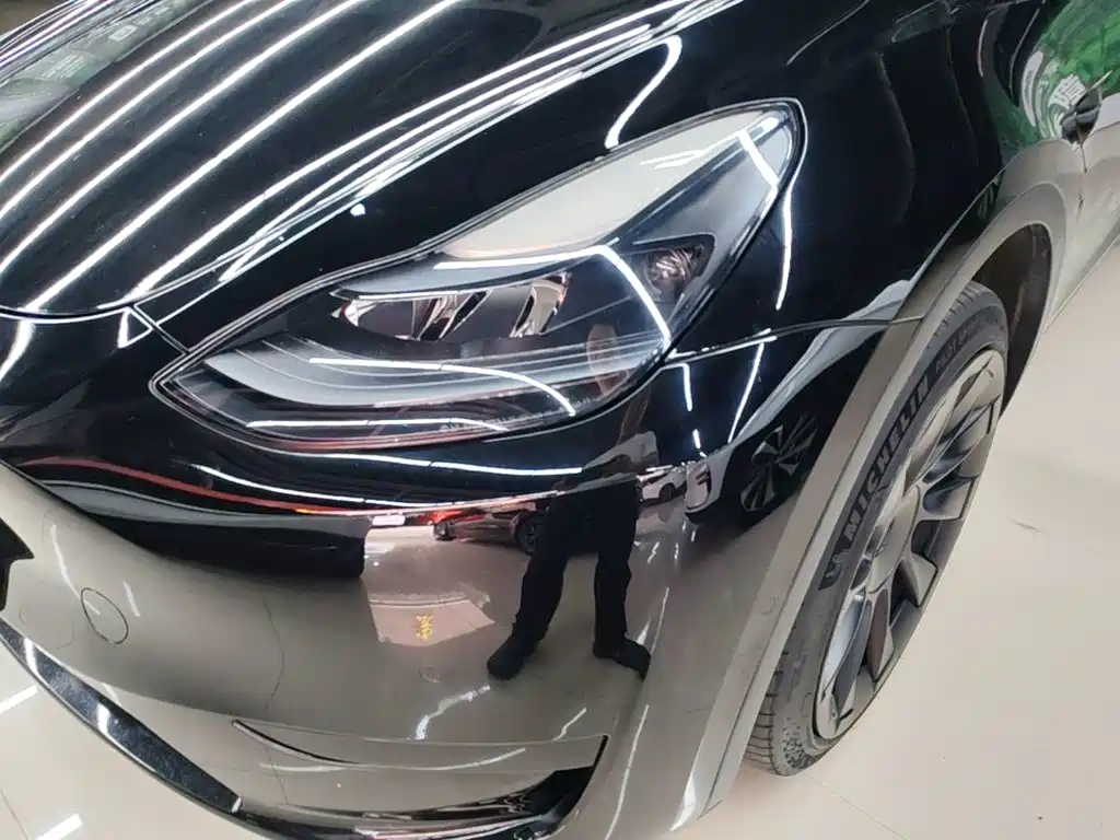 Tesla Model Y — миниатюра 24