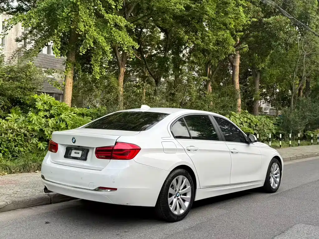 BMW 3 Series — миниатюра 4