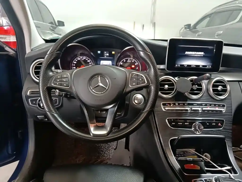 Mercedes-Benz C-Class (Import) — миниатюра 11
