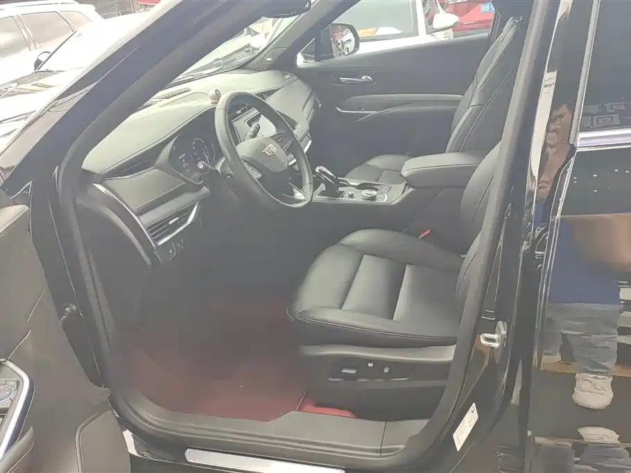 Cadillac XT4 2021 28T