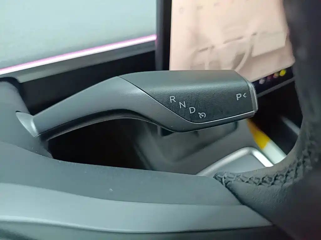 Tesla Model Y — миниатюра 14