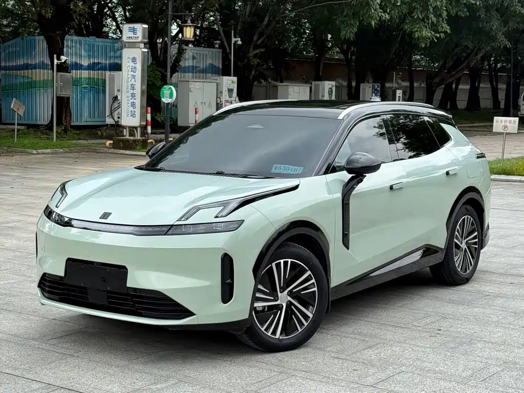 Lynk & Co 08 EM-P