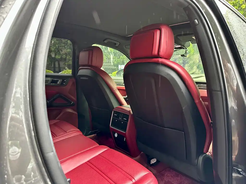 Porsche Cayenne — миниатюра 18