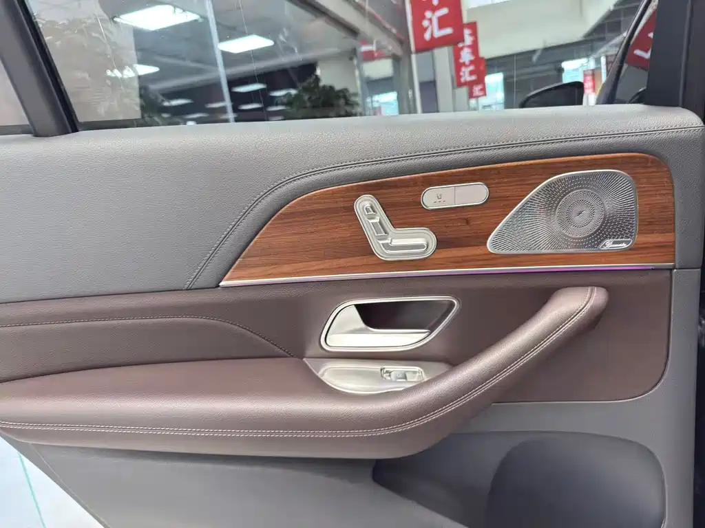Mercedes-Benz GLS — миниатюра 13