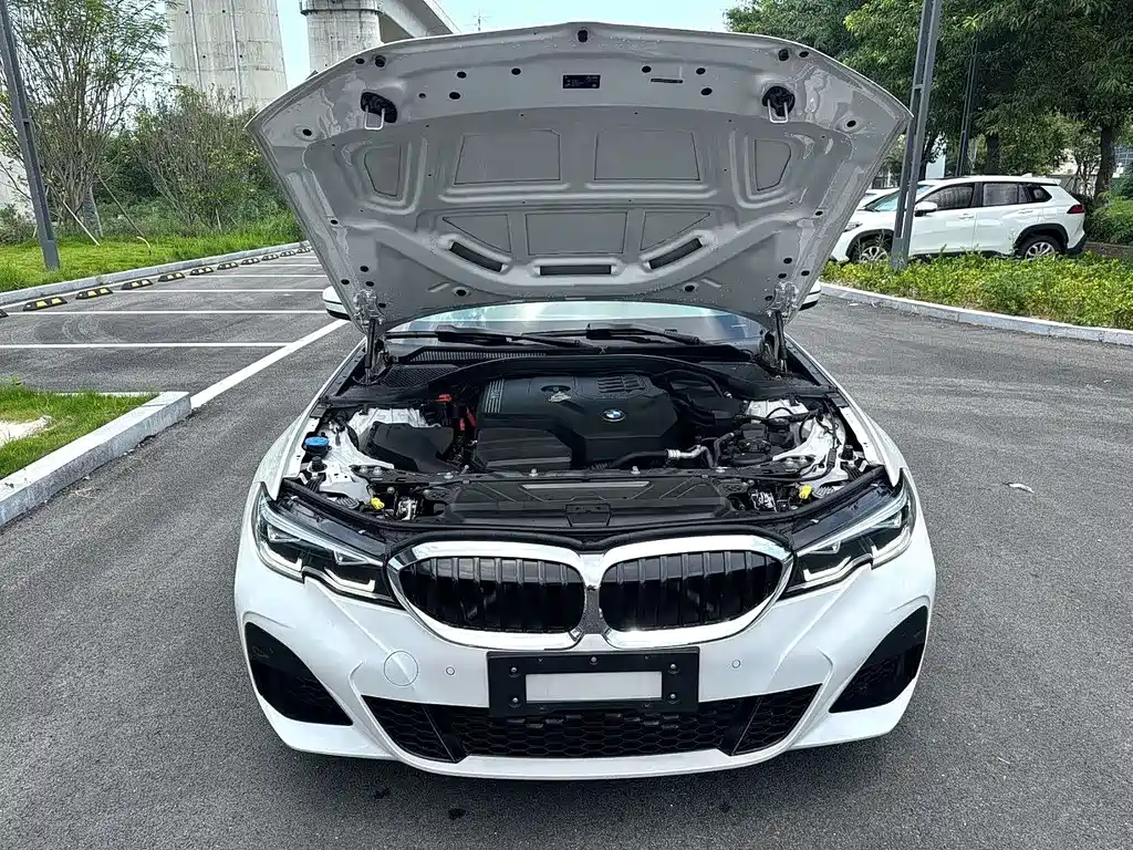 BMW 3 SERIES