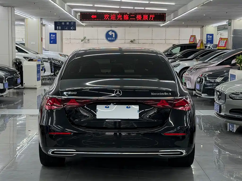 Mercedes-Benz E-Class — миниатюра 13