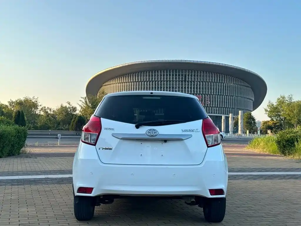 Toyota Yaris L — миниатюра 5