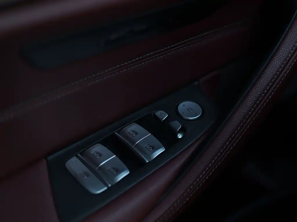 BMW 5 Series — миниатюра 14
