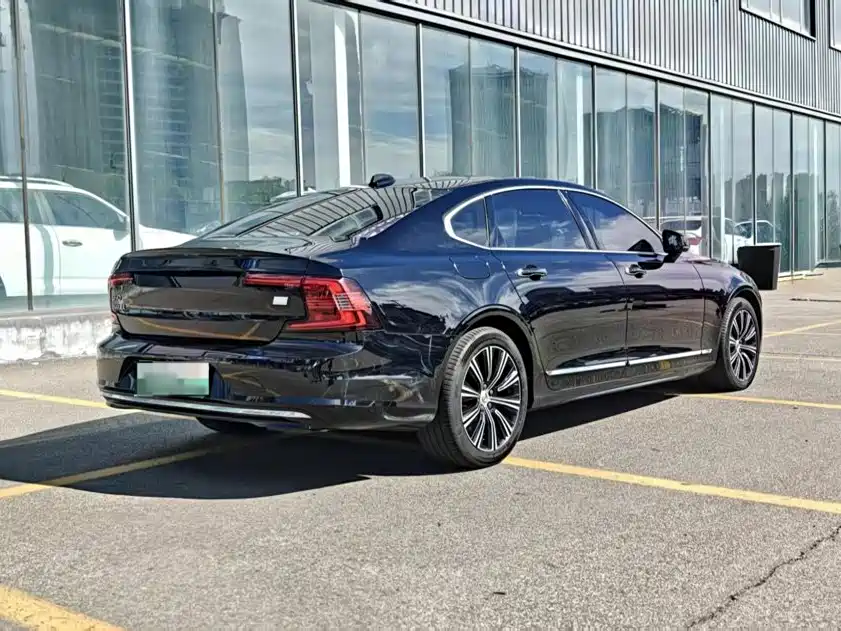 Volvo S90 PHEV — миниатюра 7