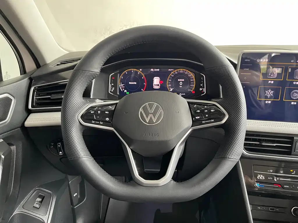 Volkswagen Tiguan L — миниатюра 32