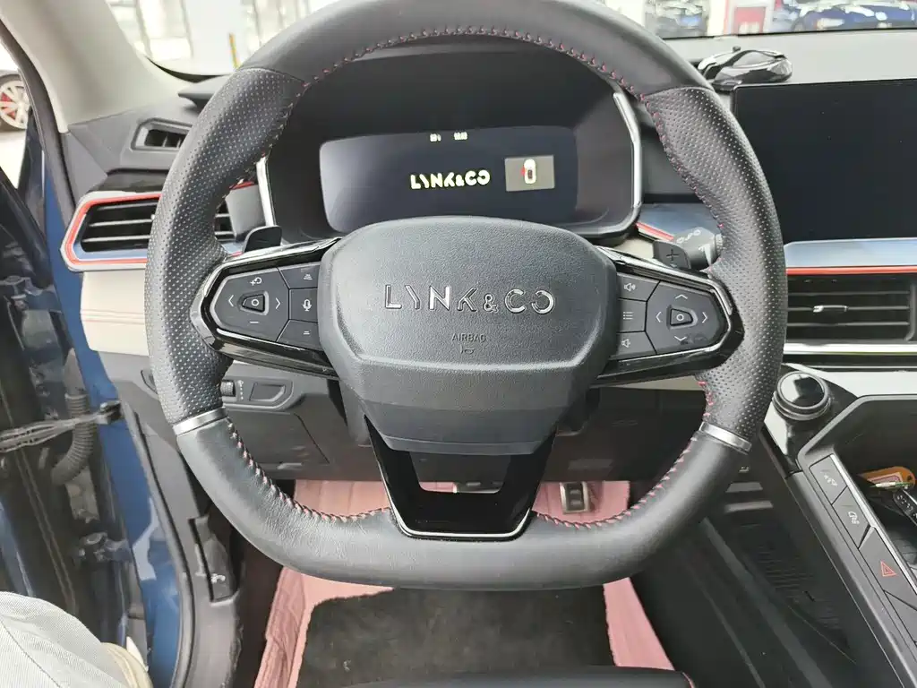 Lynk & Co 06 — миниатюра 6