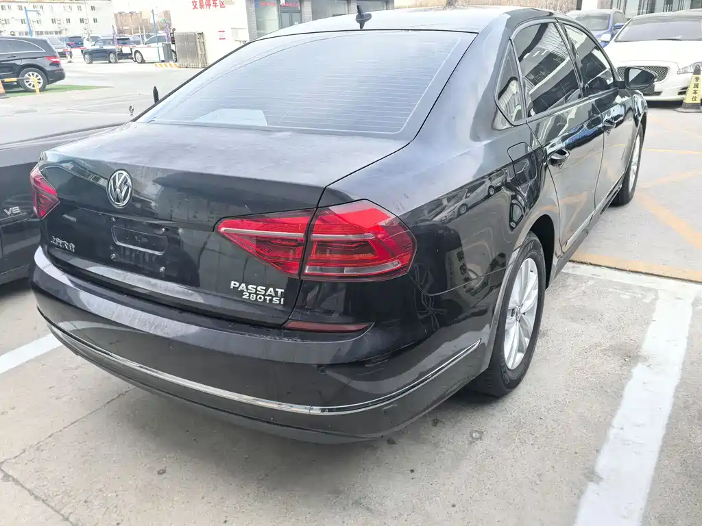 VOLKSWAGEN PASSAT
