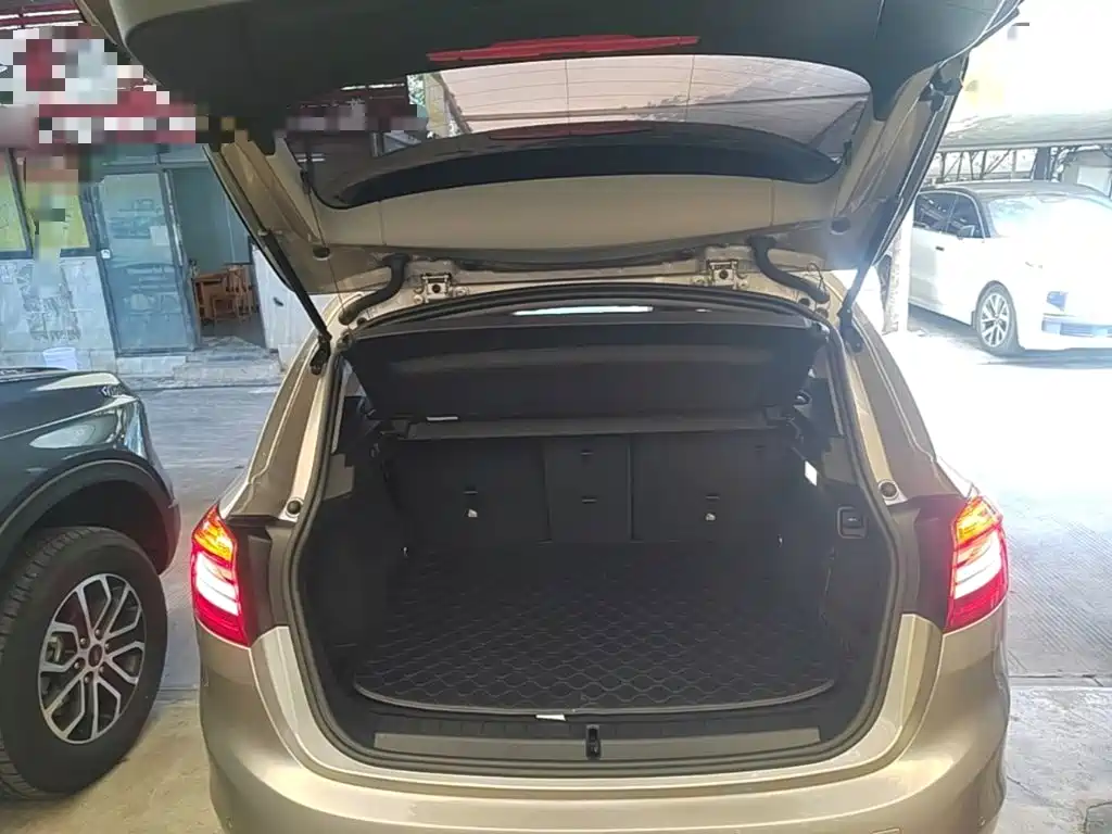 BMW 2 Series Active Tourer — миниатюра 19