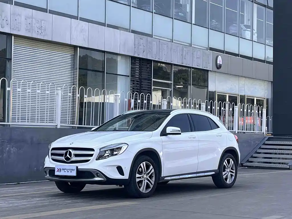 MERCEDES-BENZ GLA