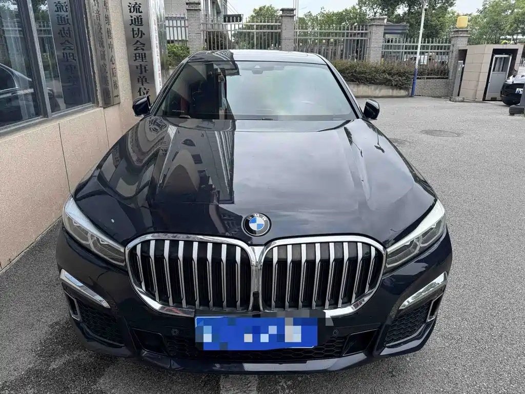 BMW 7 Series — миниатюра 2