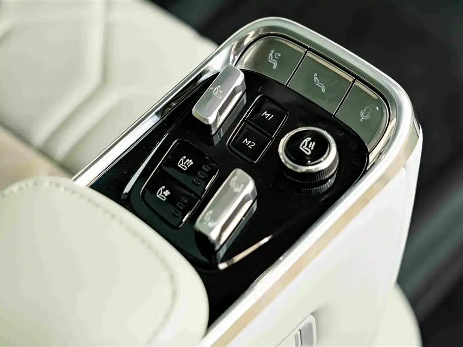 Volvo EM90 — миниатюра 28