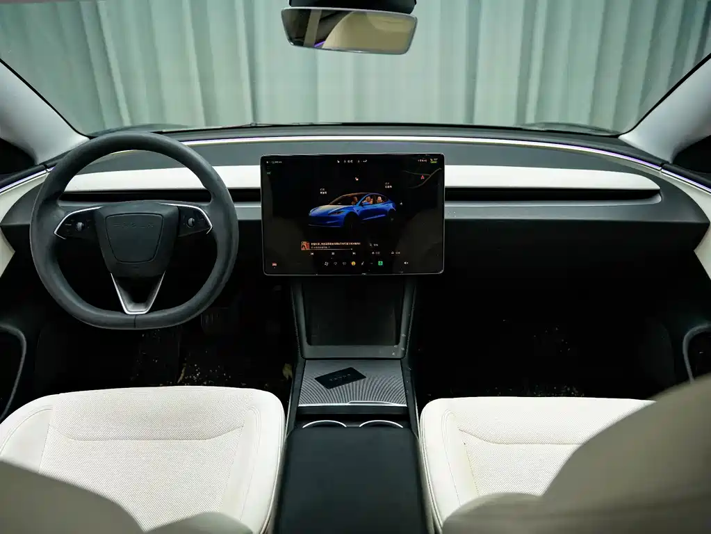 Tesla Model 3 — миниатюра 6