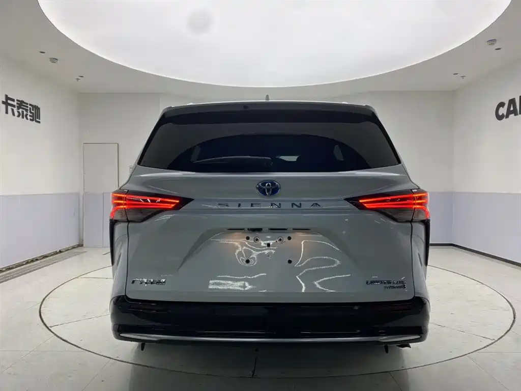 TOYOTA SIENNA