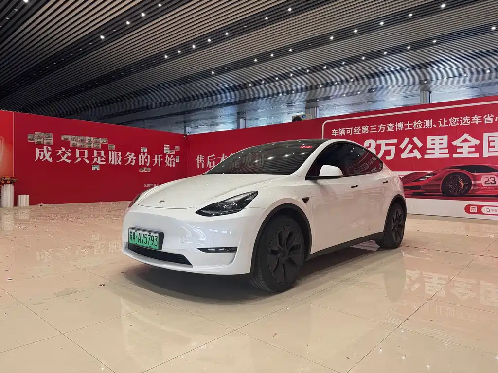 Tesla Model Y 2024