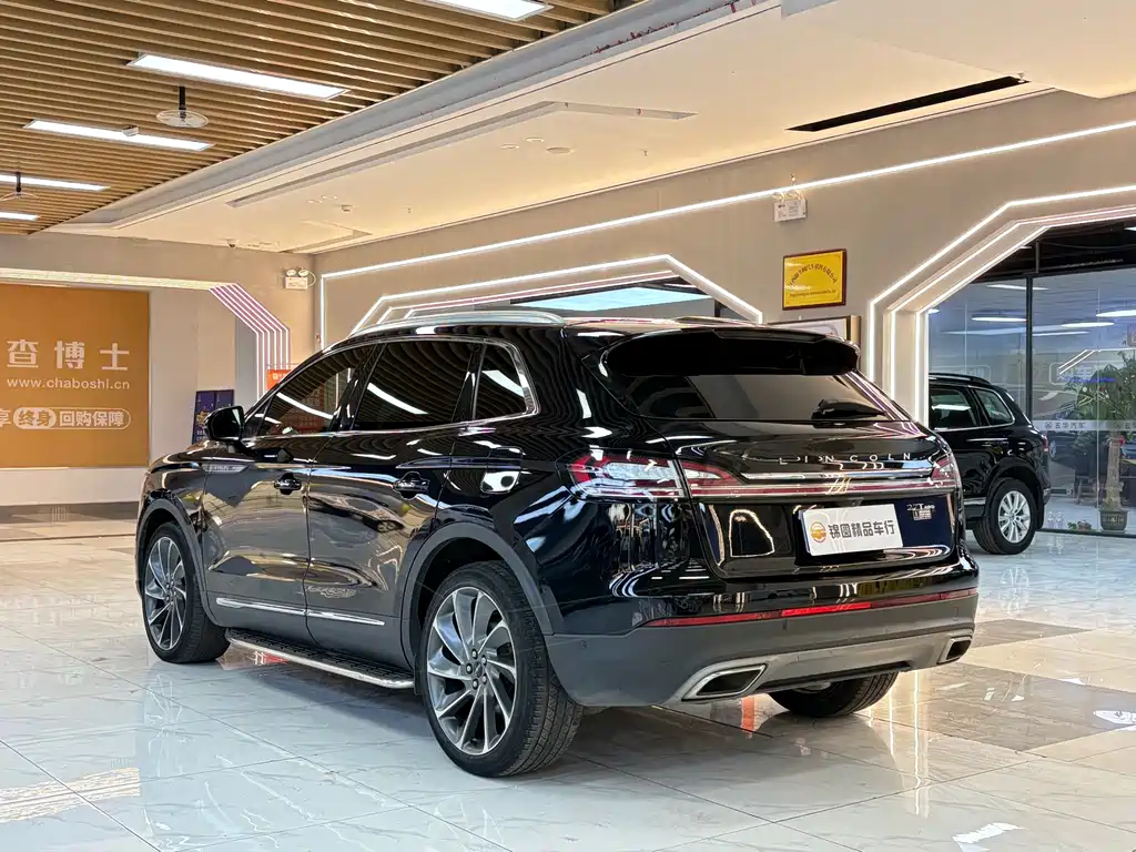 LINCOLN NAVIGATOR (IMPORT)