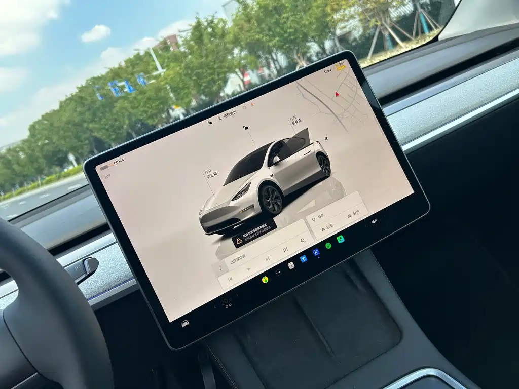 Tesla Model Y — миниатюра 6