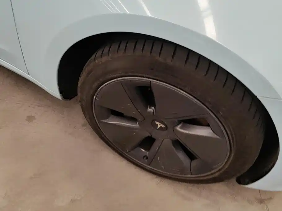 Tesla Model 3 — миниатюра 5