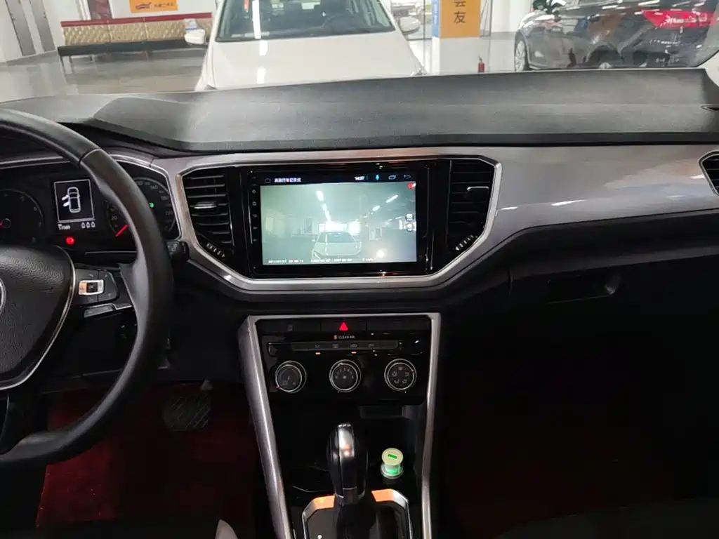 Volkswagen T-Roc — миниатюра 13