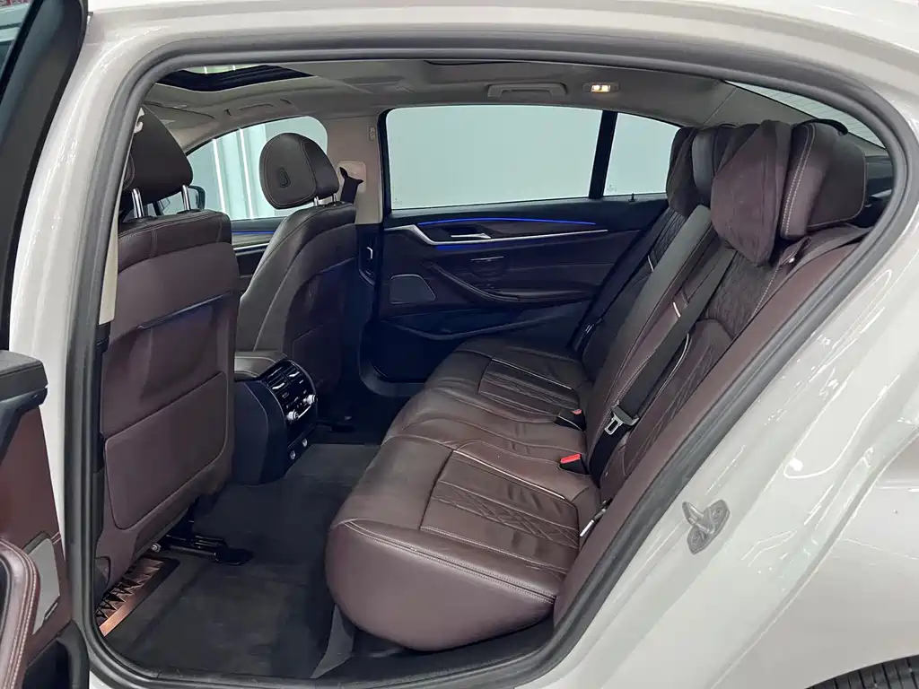 BMW 5 Series — миниатюра 9