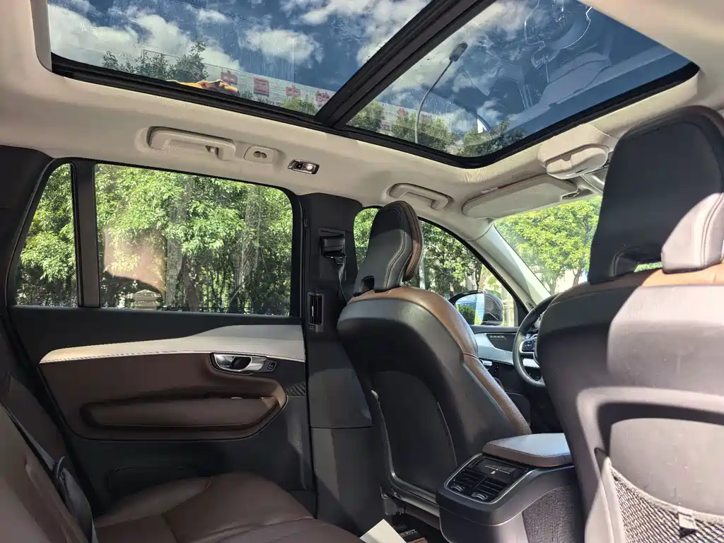 Volvo XC90 — миниатюра 12