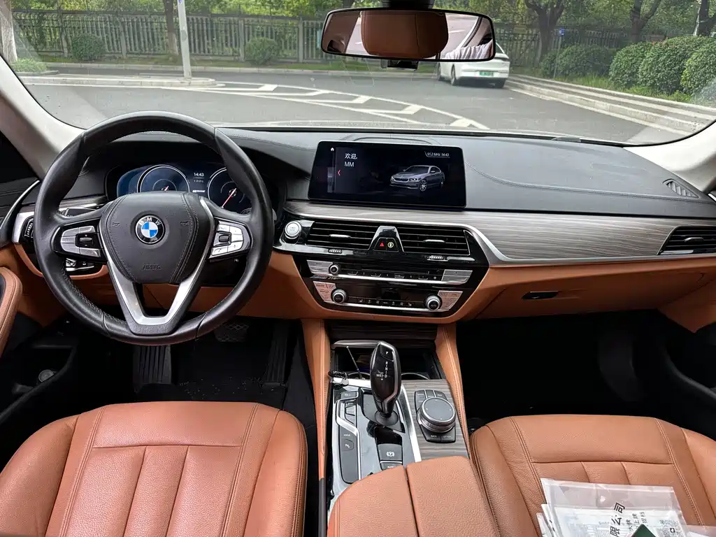 BMW 5 Series New Energy — миниатюра 11
