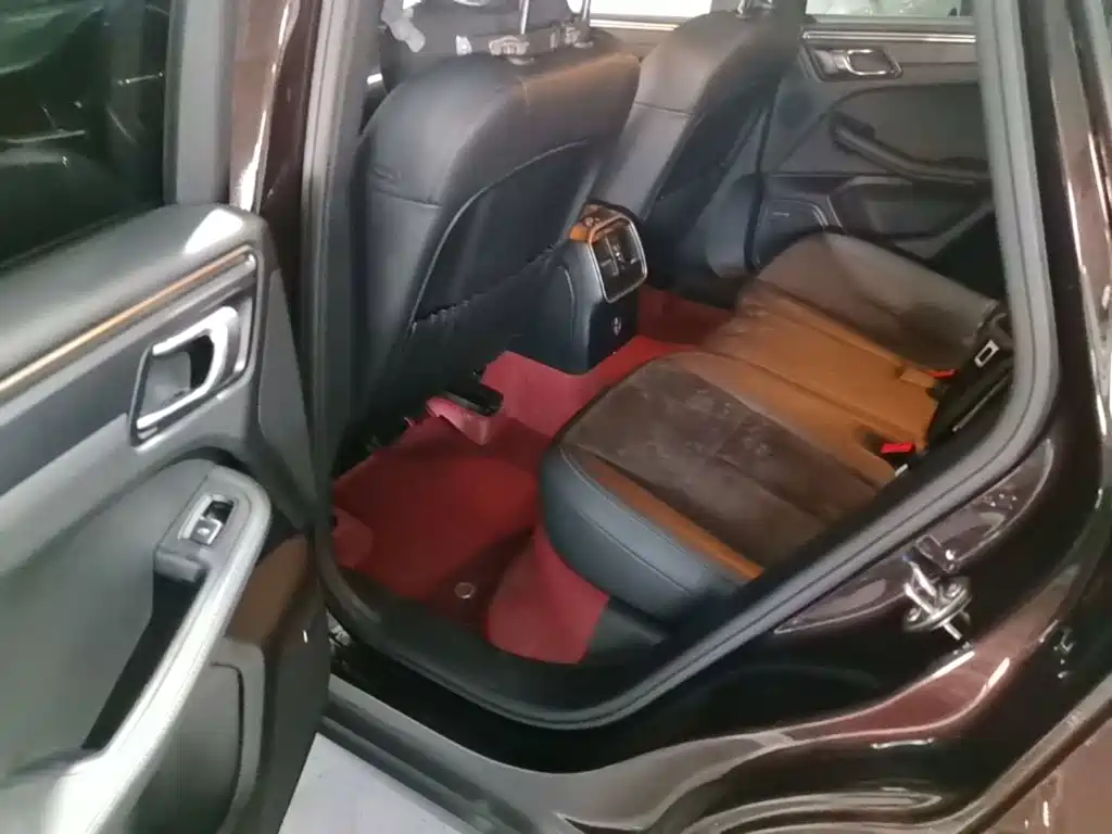 Porsche Macan — миниатюра 13