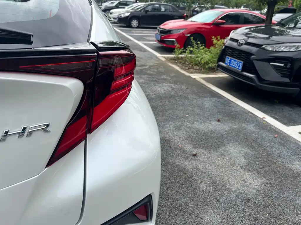 Toyota C-HR 2023 2.0L Luxury