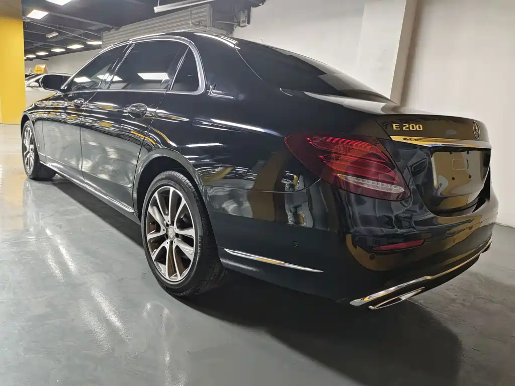 Mercedes-Benz E-Class — миниатюра 8