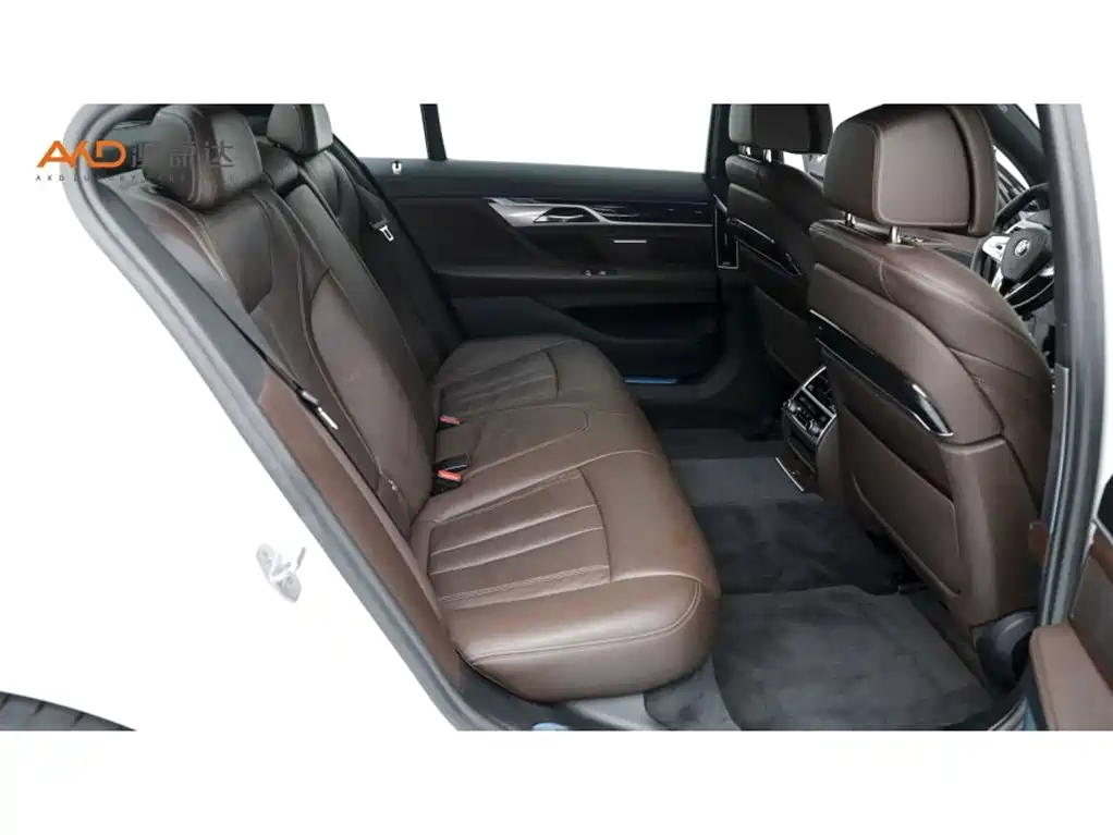 BMW 7 Series — миниатюра 8