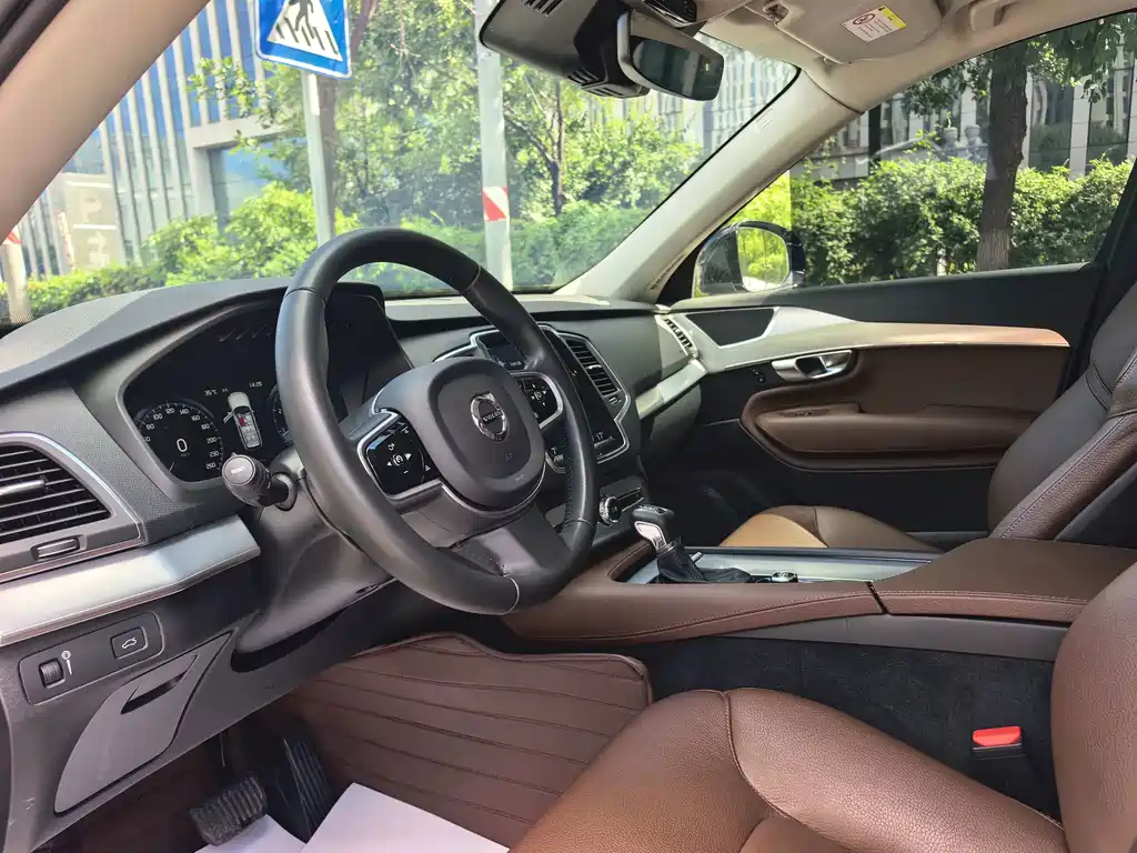 Volvo XC90 — миниатюра 7