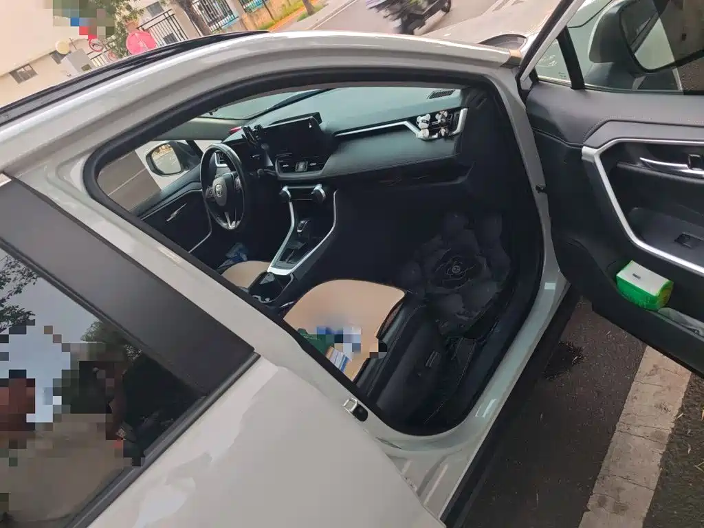Toyota RAV4 — миниатюра 18