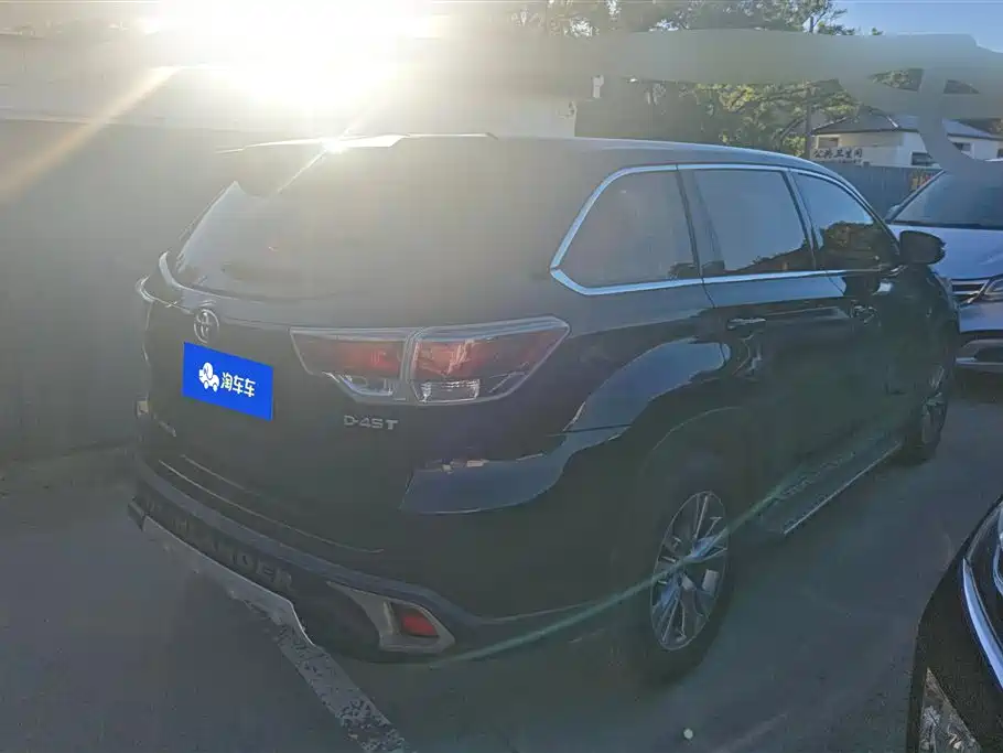 Toyota Highlander 2015 2.0T Elite 7 мест