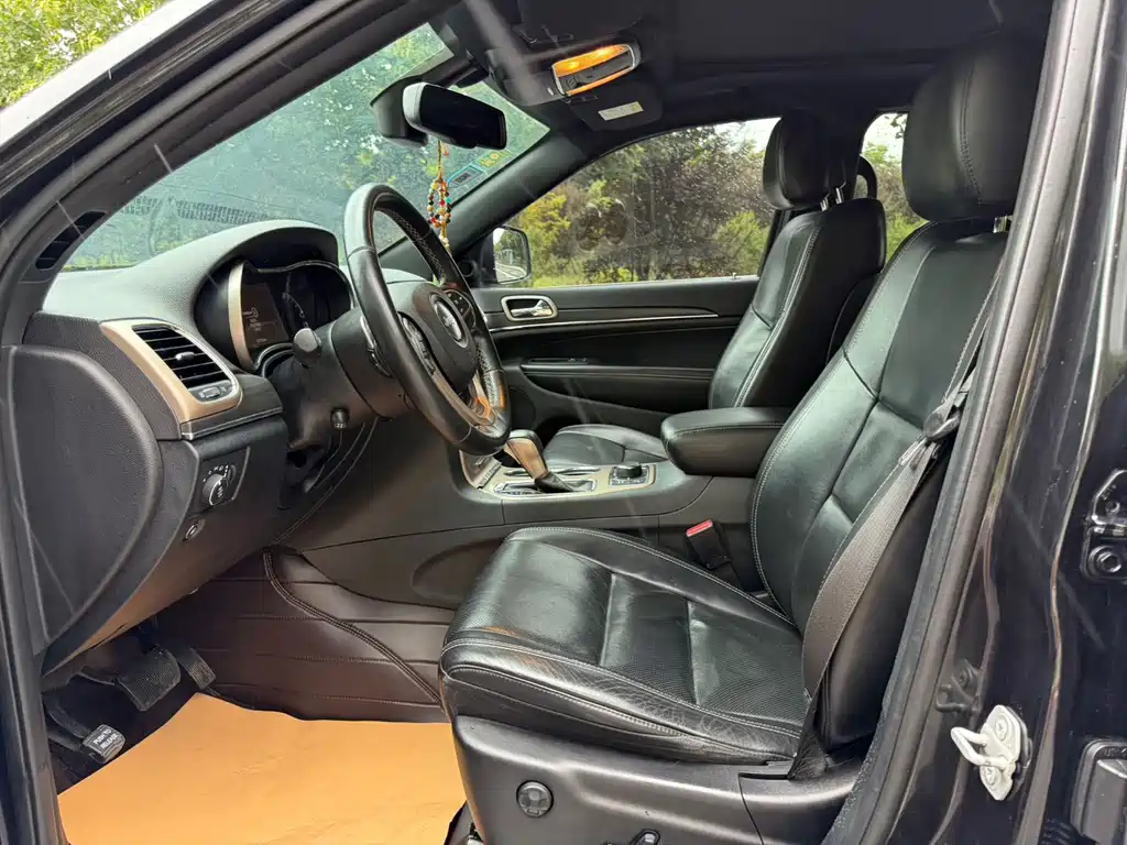 Jeep Grand Cherokee (Import) — миниатюра 9