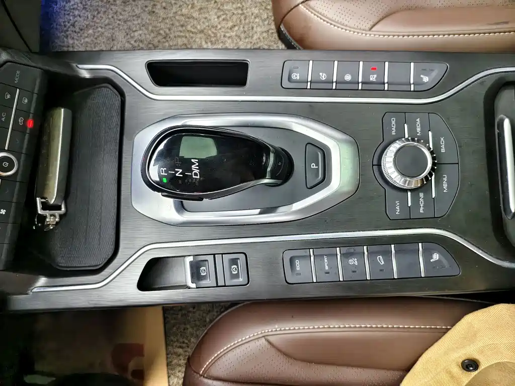 Wey Wey VV6 — миниатюра 5